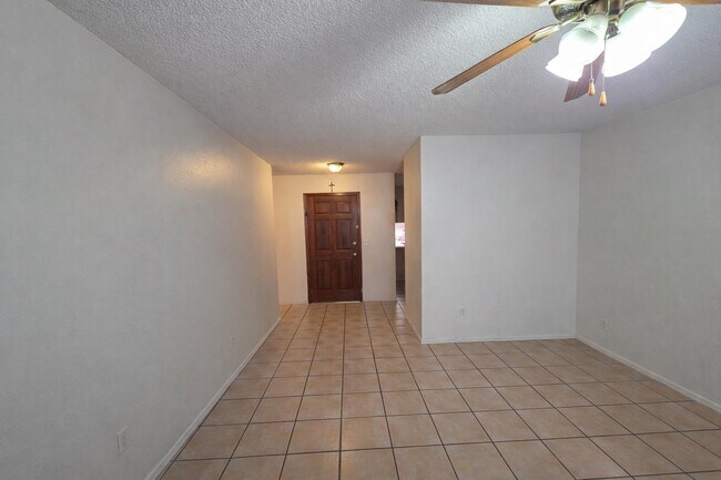 Foto del edificio - 1625 W Hillside Pl