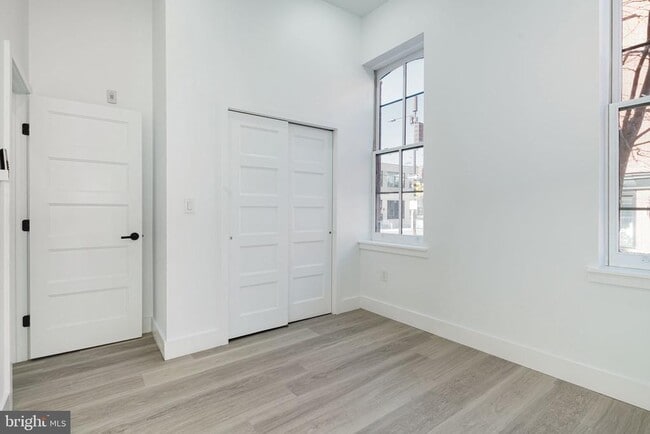 Building Photo - 2132 Pine St