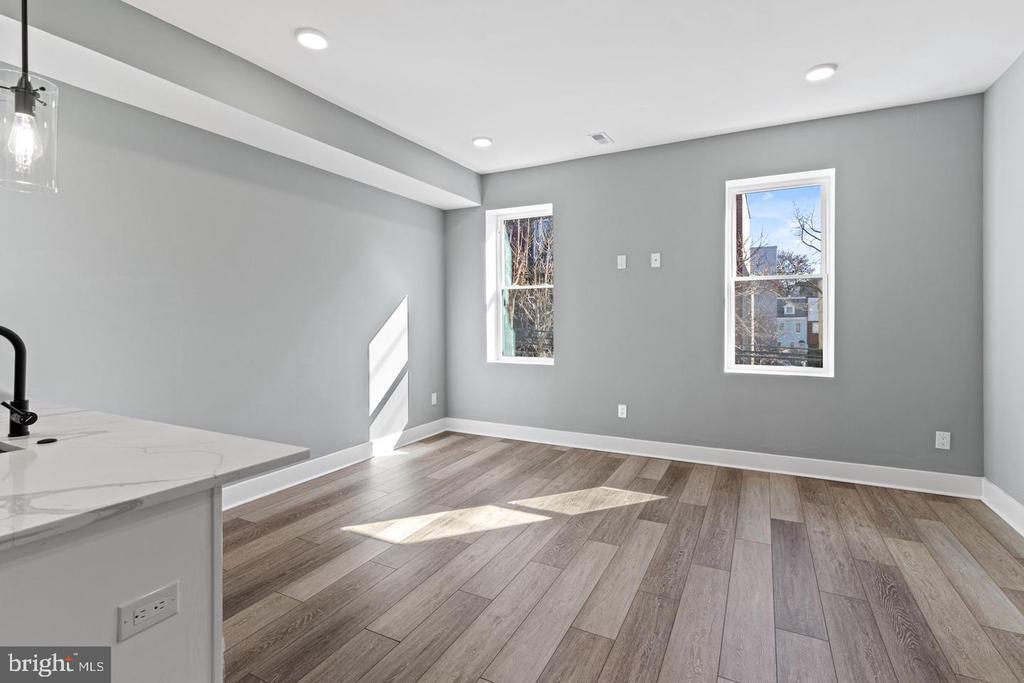 Primary Photo - 2112 N 8th St