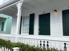 Building Photo - 725 Southard St