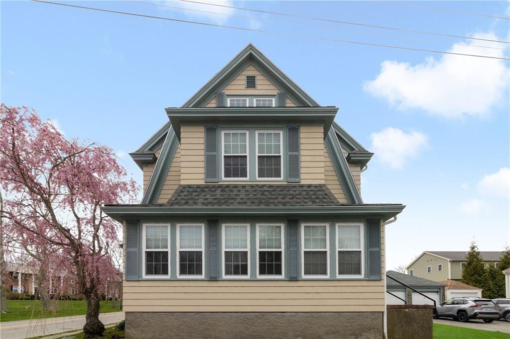Primary Photo - 61 Carroll Ave