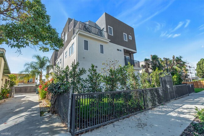 Building Photo - 3 br, 3.5 bath House - 4630 Saint Elmo Dri...