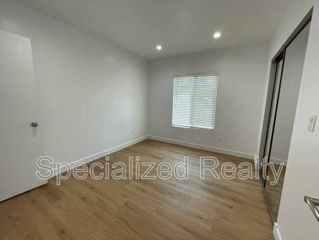 Foto del edificio - 1135 Scofield Dr