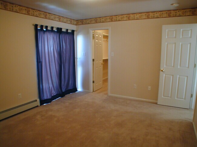 Building Photo - House For Lease