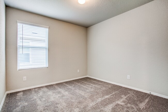 Building Photo - 4 Bed | 2 Bath Open-Concept Home with Resort-Style Amenities & Modern Upgrades