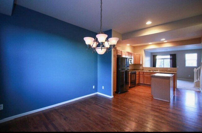 Foto del edificio - Stylish 3-Story Rowhome in the Desirable Water Tower Community Arvada - Available NOW!