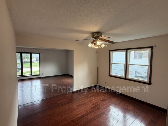 Building Photo - 1825 26th Ave