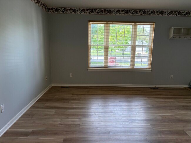 Foto del edificio - 4101 Rolling Meadow Ln