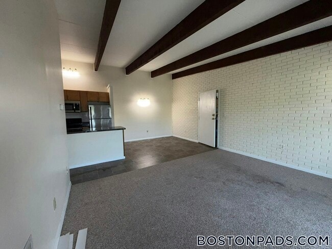 Building Photo - 10 Westgate Dr