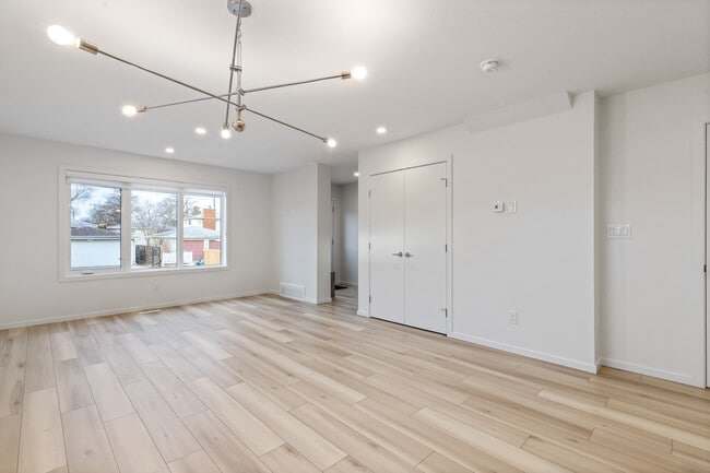 Building Photo - 11440-11487 87 St NW