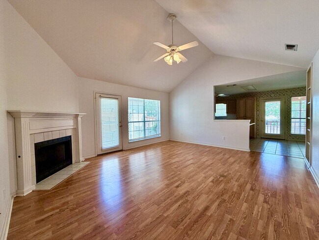 Foto del edificio - 219 Oak Hill Dr