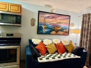 Building Photo - 6102 Seawall Blvd