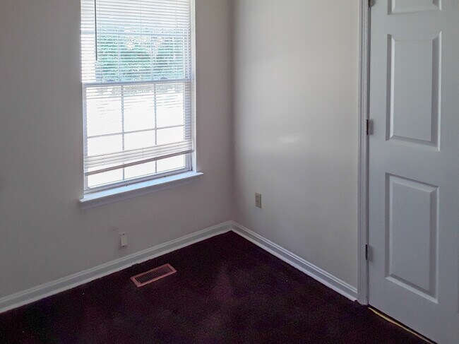 Building Photo - 496 Lancaster Creek Dr