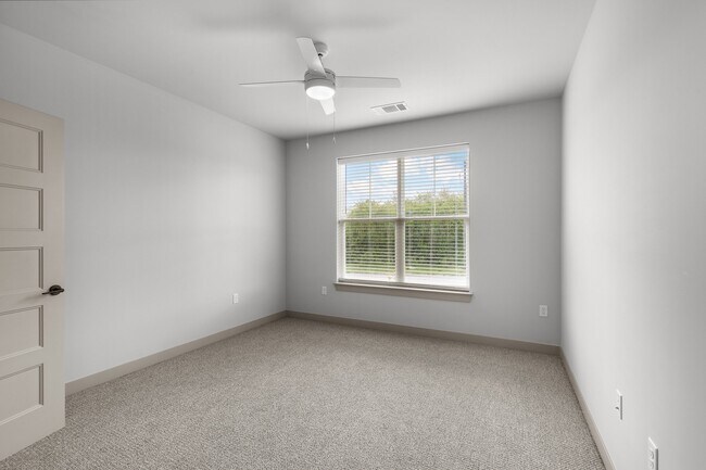 Building Photo - Allure Apartments LLC