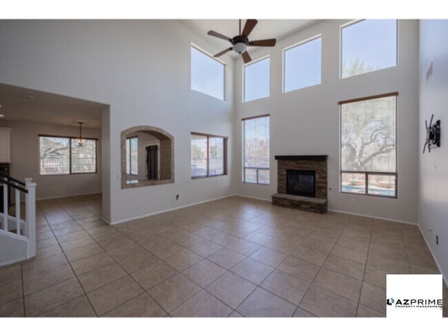 Foto del edificio - Escape to your Oasis in this Exquisite 5/2...