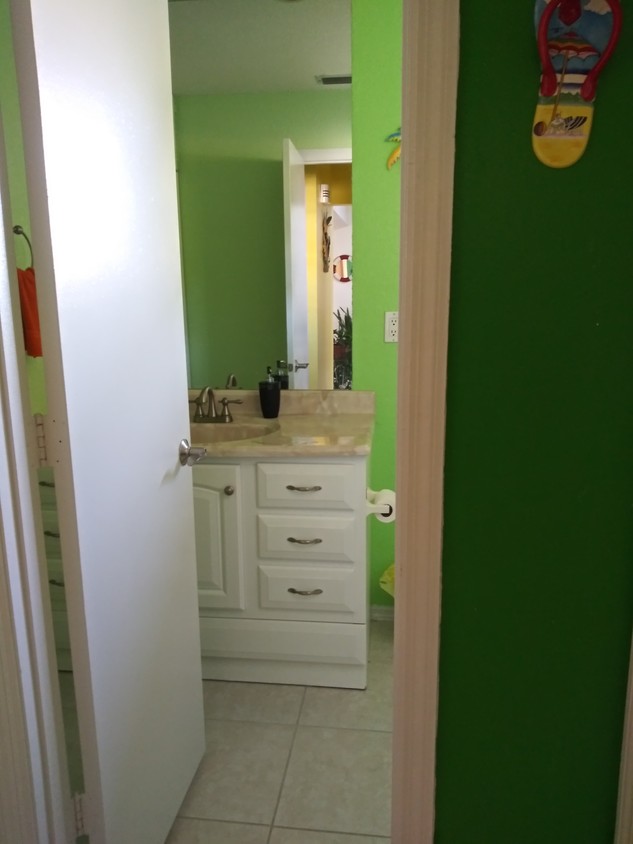 Foto principal - 853 Banks St NW