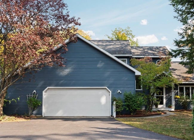 Building Photo - 7878 Outer Dr S