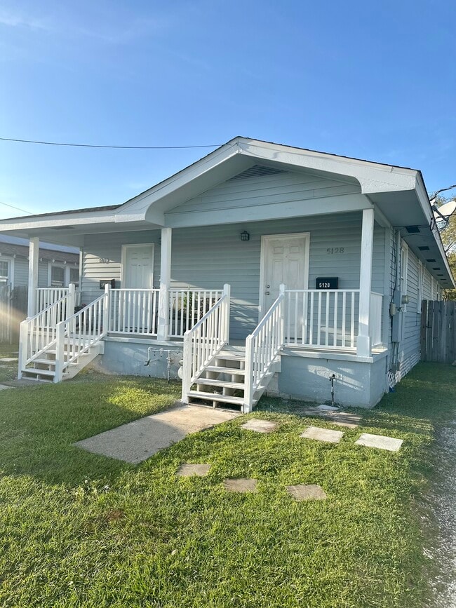 Building Photo - 5128 Oak Dr