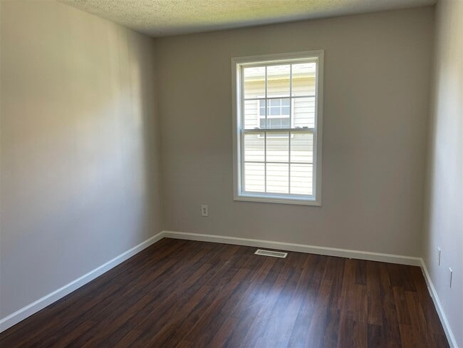 Foto del edificio - 3261 Cave Springs Ave