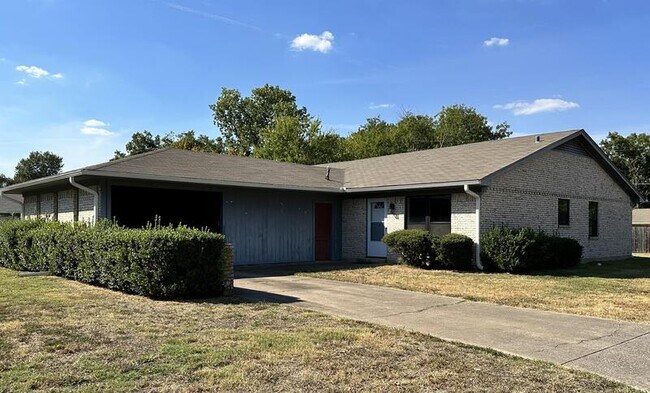 Foto del edificio - 2729 Mccarley Dr