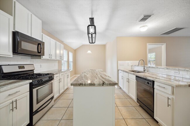 Foto del edificio - 2411 Lacyberry St