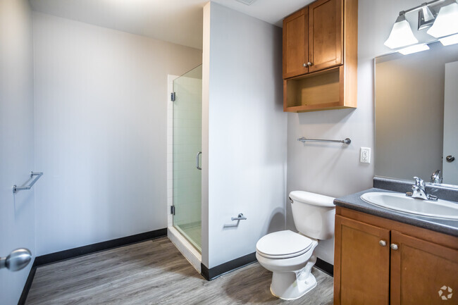 2BR, 2BA - B3LAT - 1st Bathroom - Court Square