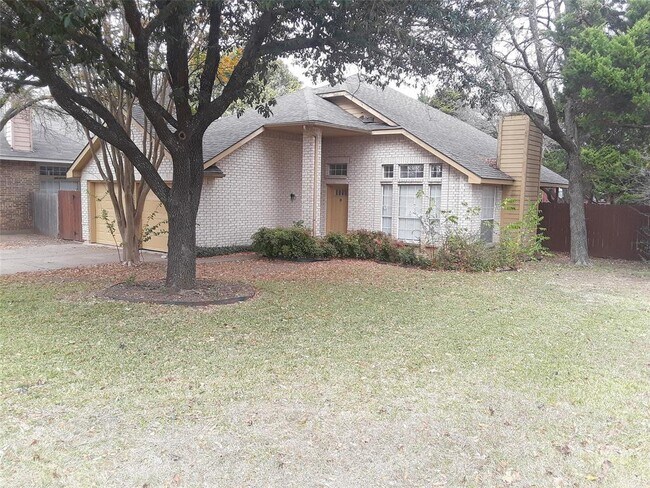 Foto del edificio - 808 Shady Brook Ln