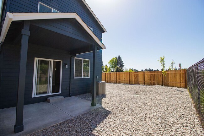 Building Photo - BondurantT