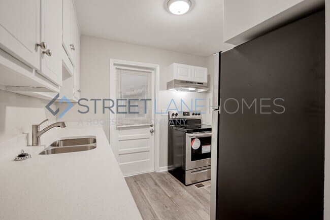 Foto del edificio - NOW OFFERING $250 OFF FIRST FULL MONTH IF ...