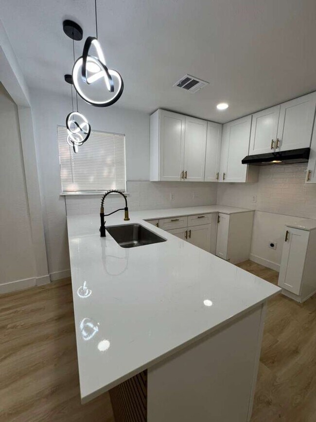 Foto del edificio - 2413 Brewster St