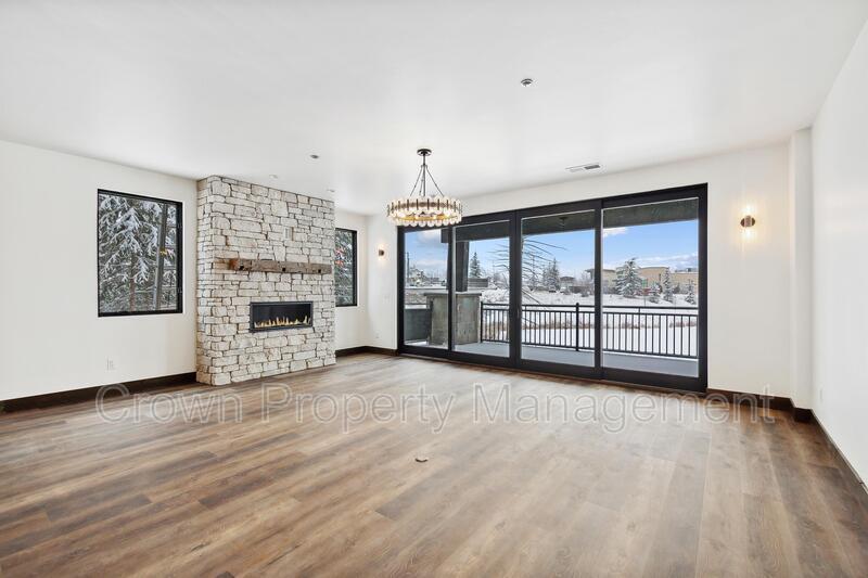 Foto principal - 317 Akers Ln