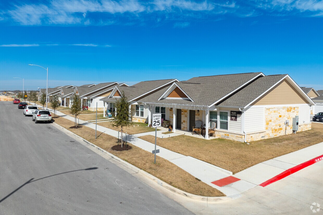 Foto principal - Legacy Square Apartments