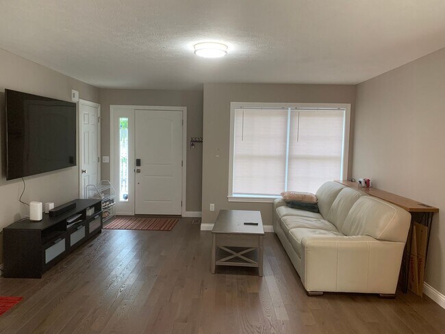 Foto del edificio - Gorgeous 2 Bed/2 Bath home with a fenced i...