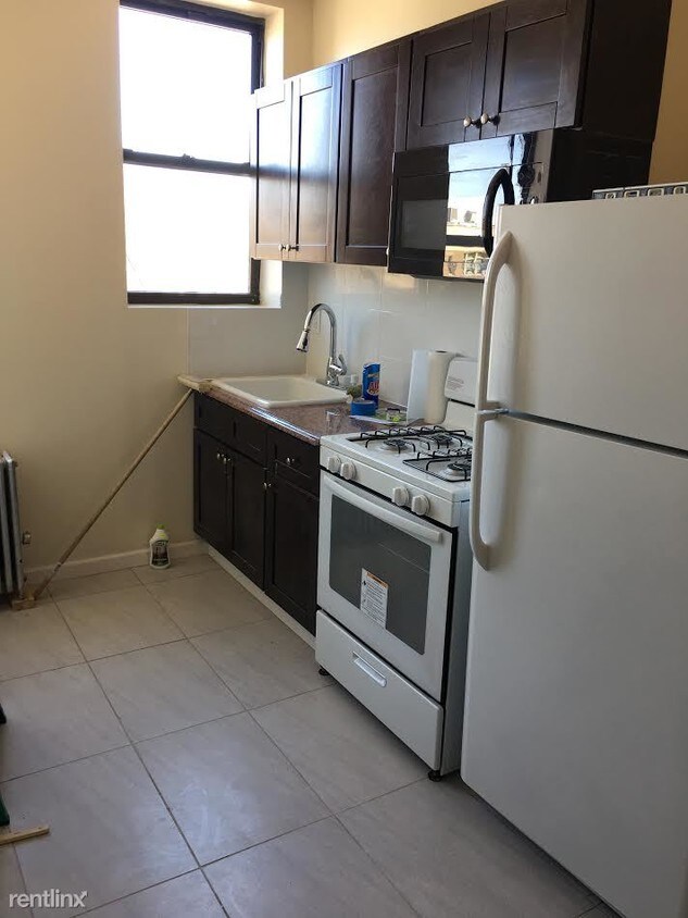 Primary Photo - 1223 Halsey St