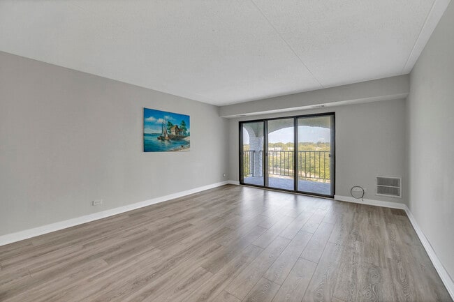 Building Photo - 350 Plum Creek Dr