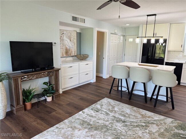 Foto del edificio - 746 Eagle Creek Dr