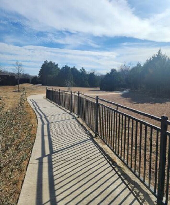 Foto del edificio - Backs to Wooded Area • Split Bedrooms • Modern & All-Electric