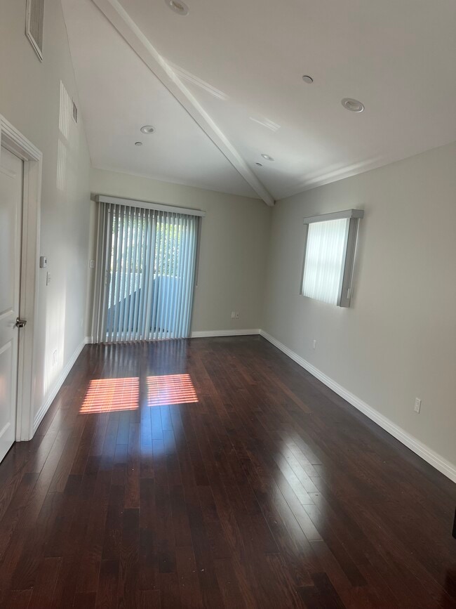 Living Room - 1250 Edris Dr
