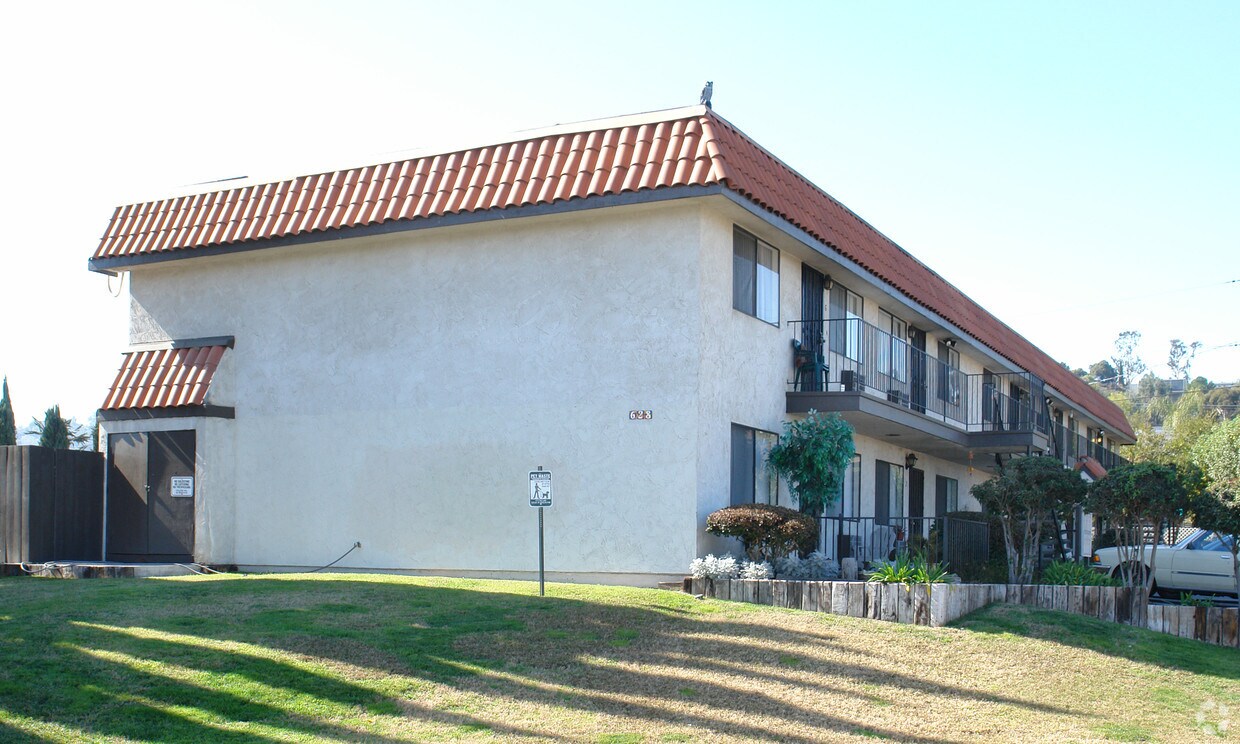Building Photo - 628 Millar Ave
