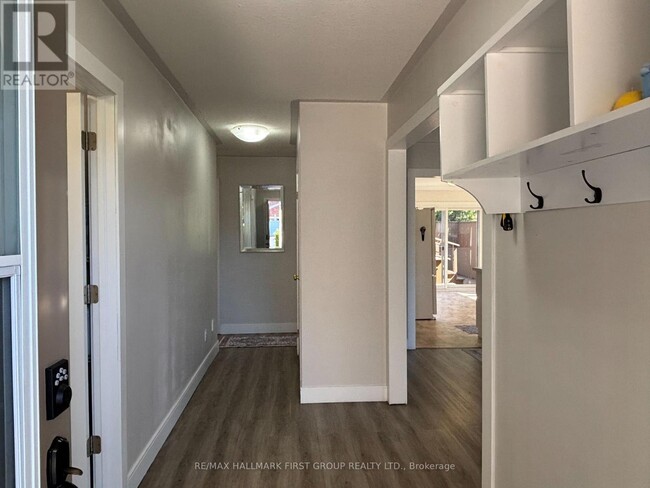 Building Photo - 640 Pinewood Dr