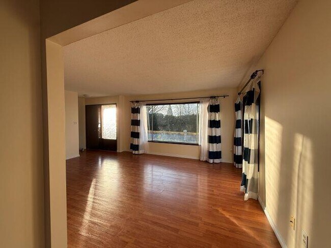 Photo du bâtiment - 168XX-168X0 0 Ave