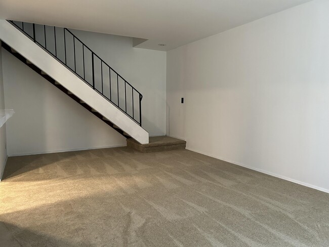 Building Photo - 237 Woodhill Ave