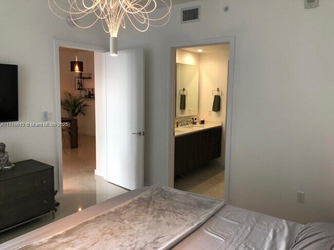 Foto del edificio - 488 NE 18th St