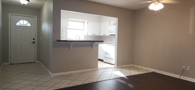Building Photo - Duplex for rent