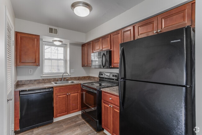 2BR, 2BA - 800SF - Kitchen - Willowbrook