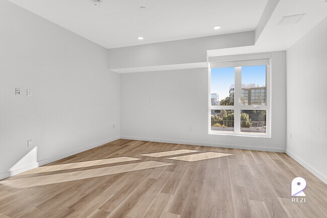 Building Photo - 1530 Cassil Pl