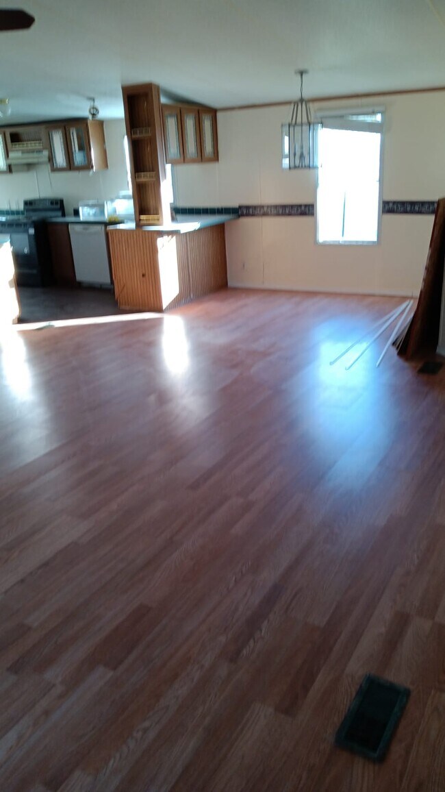 SALA DE ESTAR + COMEDOR - 20331 Mountaindale Dr