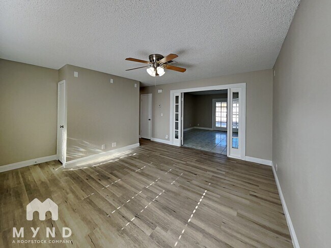 Foto del edificio - 433 Longtree Ave