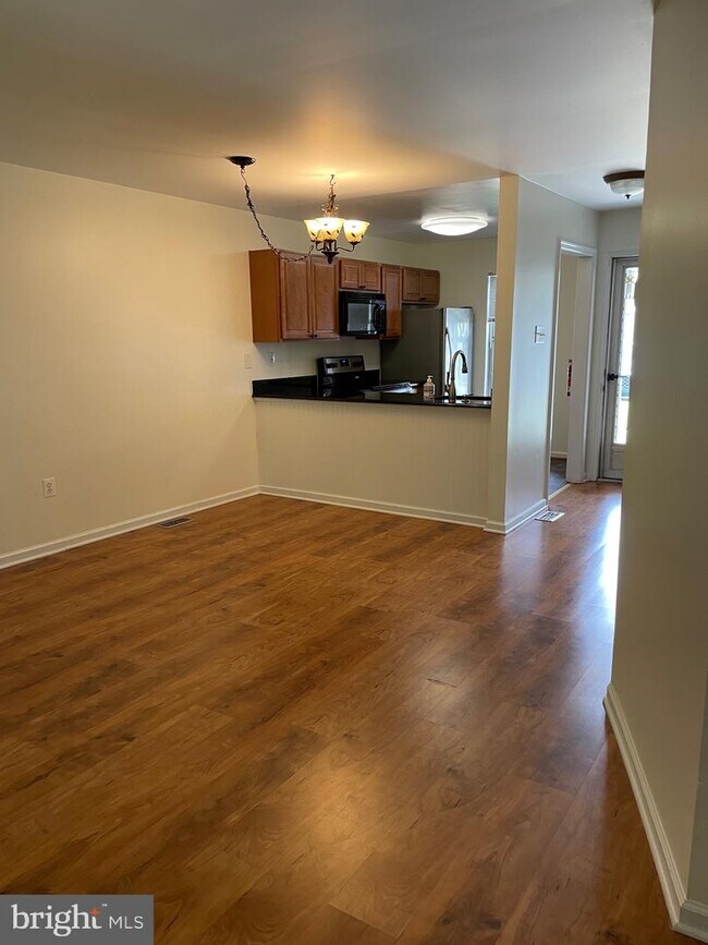 396 Derry Dr, Aston, PA 19014 Condo for Rent in Aston, PA