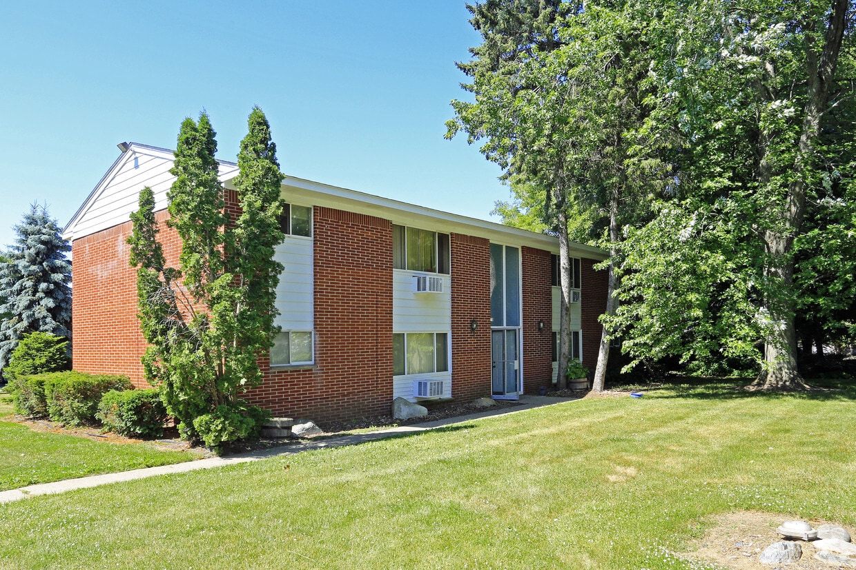 Primary Photo - Brandon Hills Manor